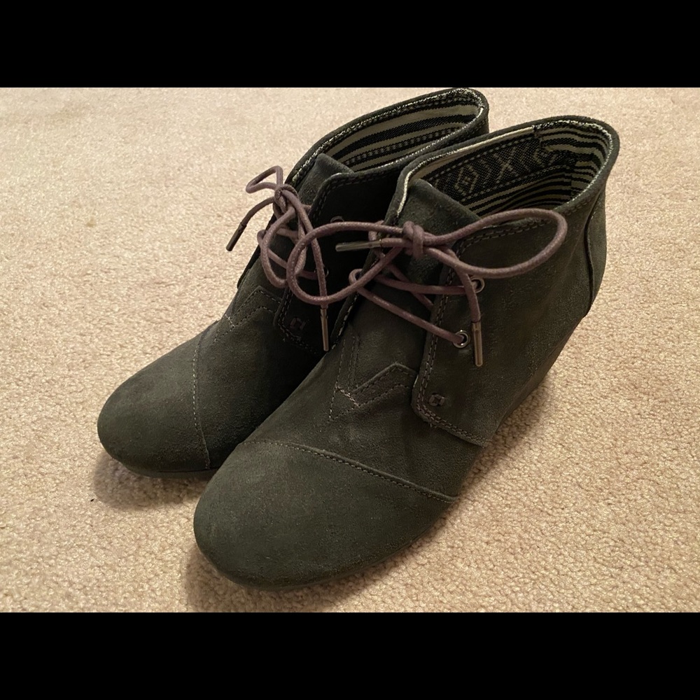 Tom’s Grey Suede Women’s Booties (Size 9)